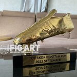 Trophy Sepatu Kuningan
