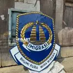 Pembuatan Logo Kuningan Imigrasi – Elegan, Resmi, dan Berkelas Logo Kuningan Imigrasi